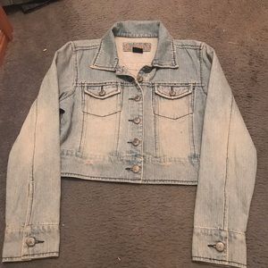 Denim d.jeans jacket. Size XL but runs very small.